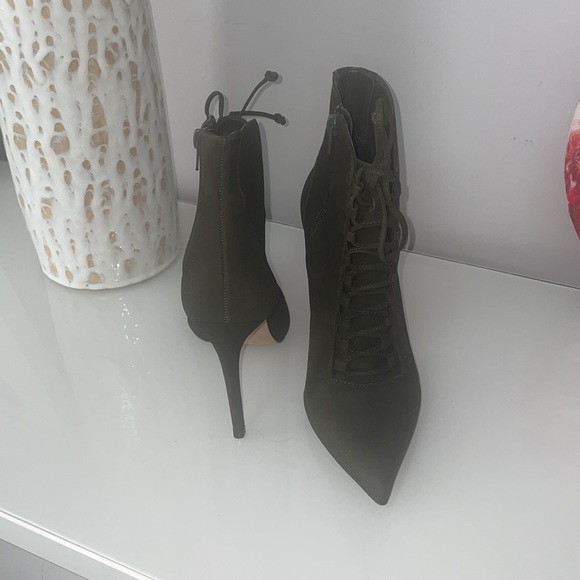 Also booties - Picture 4 of 5